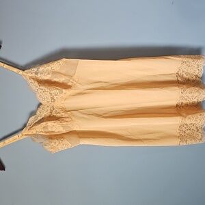 Vintage Vanity Fair Full Slip Butter Yellow Size 34